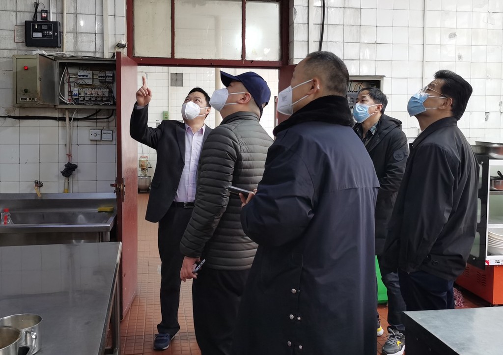 检查职工食堂.jpg 检查职工食堂